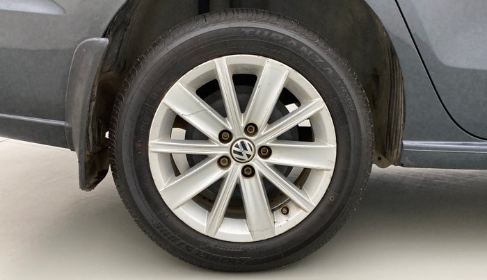 2015 Volkswagen Vento HIGHLINE TDI AT, Diesel, Automatic, 75,377 km, Right Rear Wheel