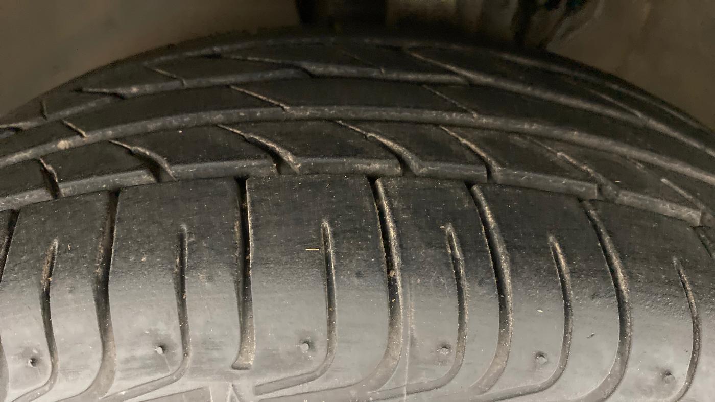 2015 Volkswagen Vento HIGHLINE TDI AT, Diesel, Automatic, 75,377 km, Left Front Tyre Tread