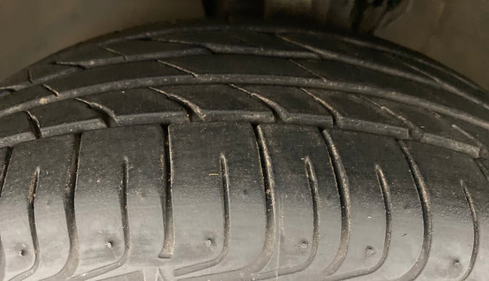 2015 Volkswagen Vento HIGHLINE TDI AT, Diesel, Automatic, 75,377 km, Left Front Tyre Tread