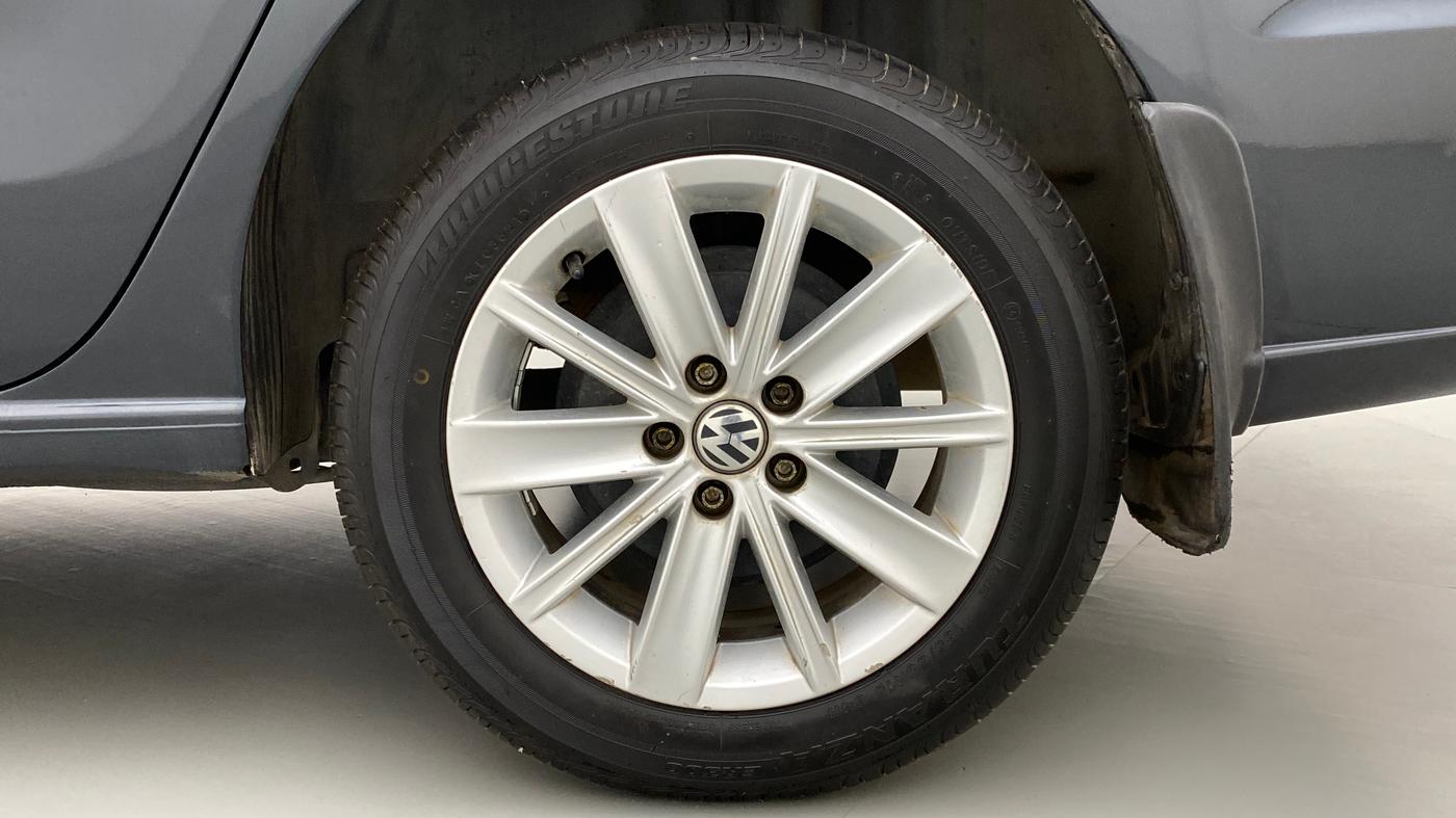 2015 Volkswagen Vento HIGHLINE TDI AT, Diesel, Automatic, 75,377 km, Left Rear Wheel