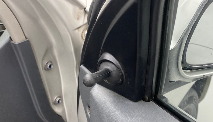 2016 Maruti Alto 800 LXI, Petrol, Manual, 72,784 km, Right rear-view mirror - ORVM knob broken and not working