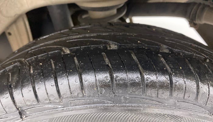 2016 Maruti Alto 800 LXI, Petrol, Manual, 72,784 km, Left Rear Tyre Tread