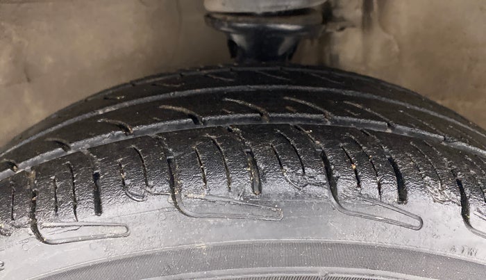 2016 Maruti Alto 800 LXI, Petrol, Manual, 72,784 km, Left Front Tyre Tread