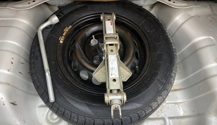 2016 Maruti Alto 800 LXI, Petrol, Manual, 72,784 km, Dicky (Boot door) - Tool missing