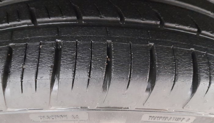 2020 Renault Duster RXZ 1.3 TURBO PETROL MT, Petrol, Manual, 34,950 km, Right Front Tyre Tread