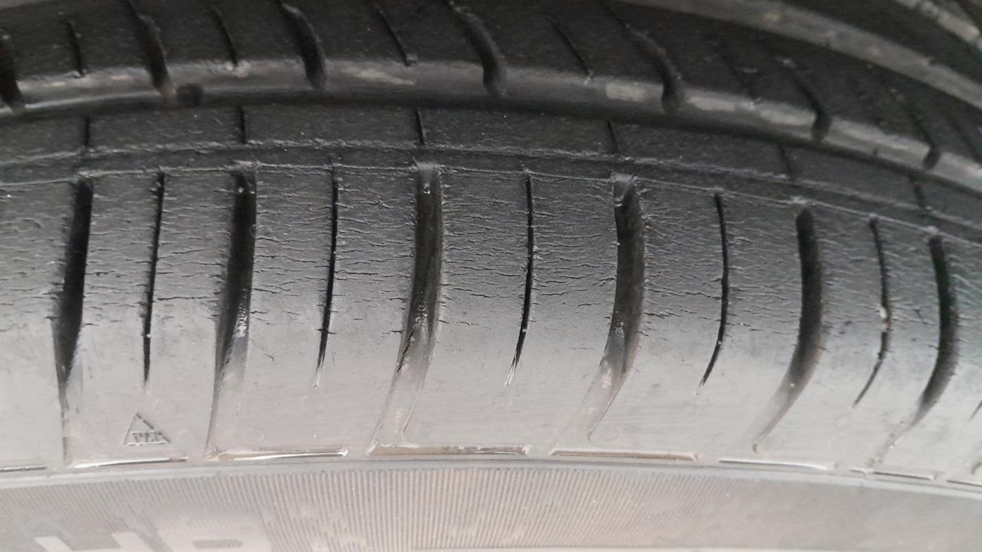 2020 Renault Duster RXZ 1.3 TURBO PETROL MT, Petrol, Manual, 34,950 km, Left Front Tyre Tread