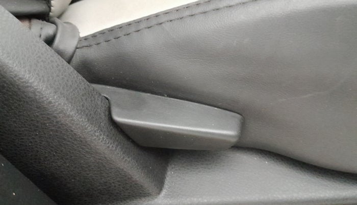 2020 Renault Duster RXZ 1.3 TURBO PETROL MT, Petrol, Manual, 34,950 km, Driver Side Adjustment Panel