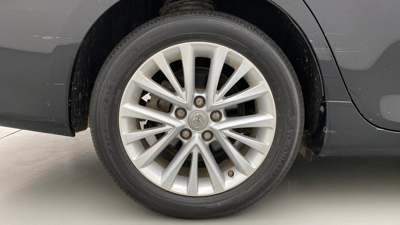2016 Toyota Camry HYBRID, Hybrid, Automatic, 80,076 km, Right Rear Wheel