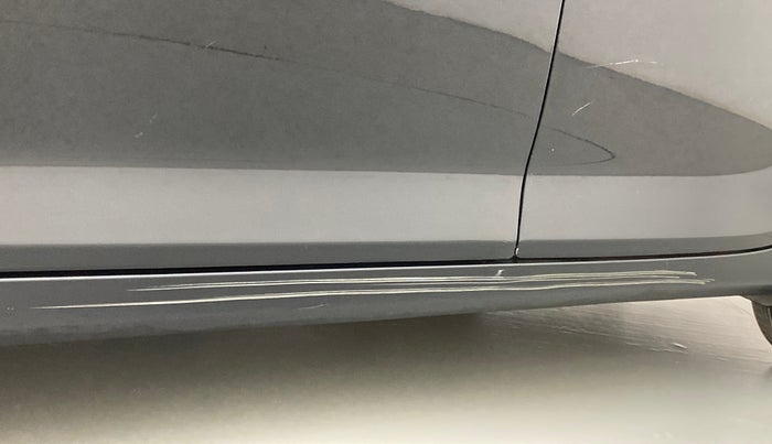 2016 Toyota Camry HYBRID, Hybrid, Automatic, 80,076 km, Left running board - Minor scratches