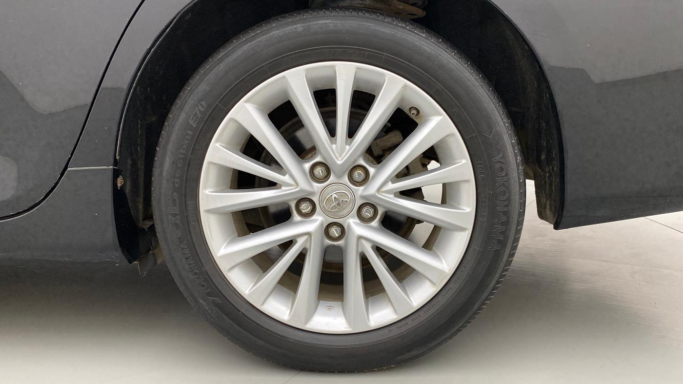 2016 Toyota Camry HYBRID, Hybrid, Automatic, 80,076 km, Left Rear Wheel