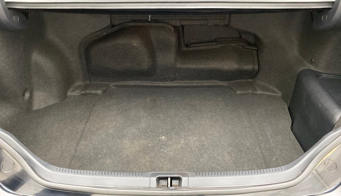 2016 Toyota Camry HYBRID, Hybrid, Automatic, 80,076 km, Boot Inside