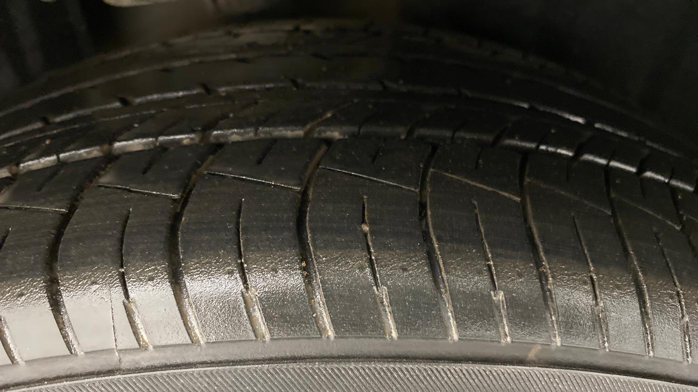 2016 Toyota Camry HYBRID, Hybrid, Automatic, 80,076 km, Right Rear Tyre Tread