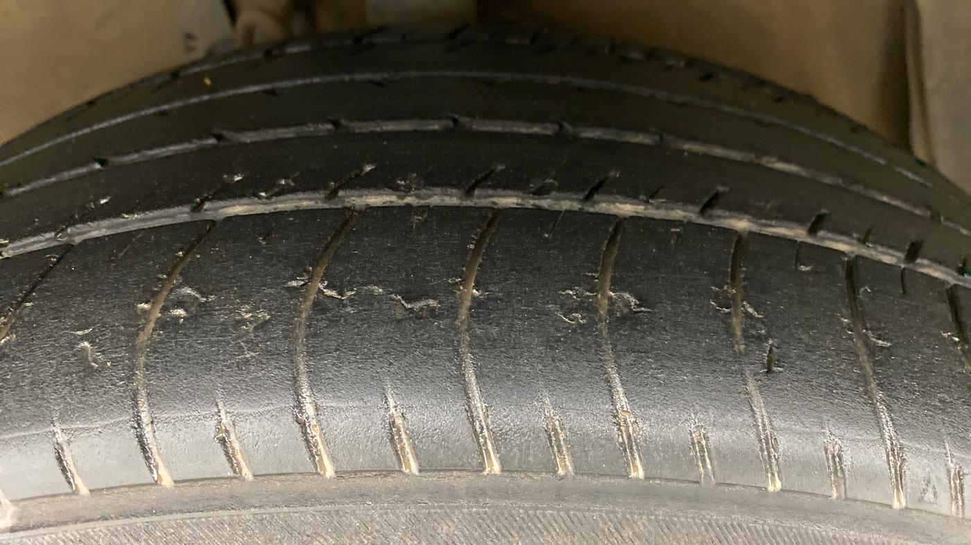 2016 Toyota Camry HYBRID, Hybrid, Automatic, 80,076 km, Left Front Tyre Tread