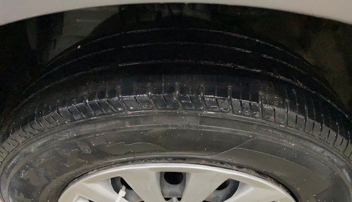 2017 Maruti Swift VXI O, CNG, Manual, 1,20,150 km, Left Front Tyre Tread