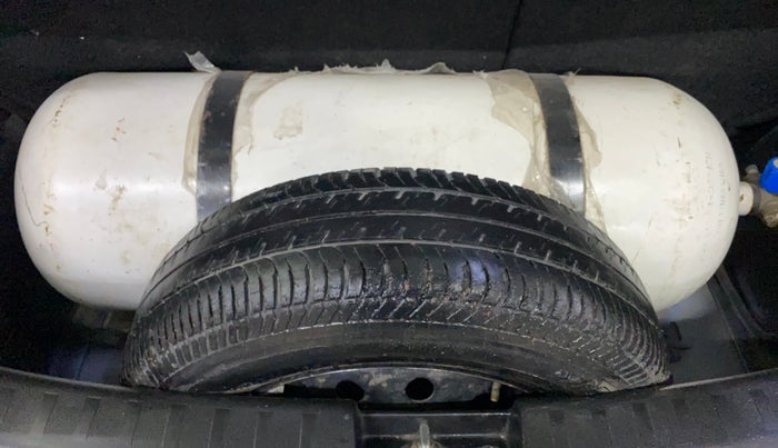 2017 Maruti Swift VXI O, CNG, Manual, 1,20,150 km, Spare Tyre