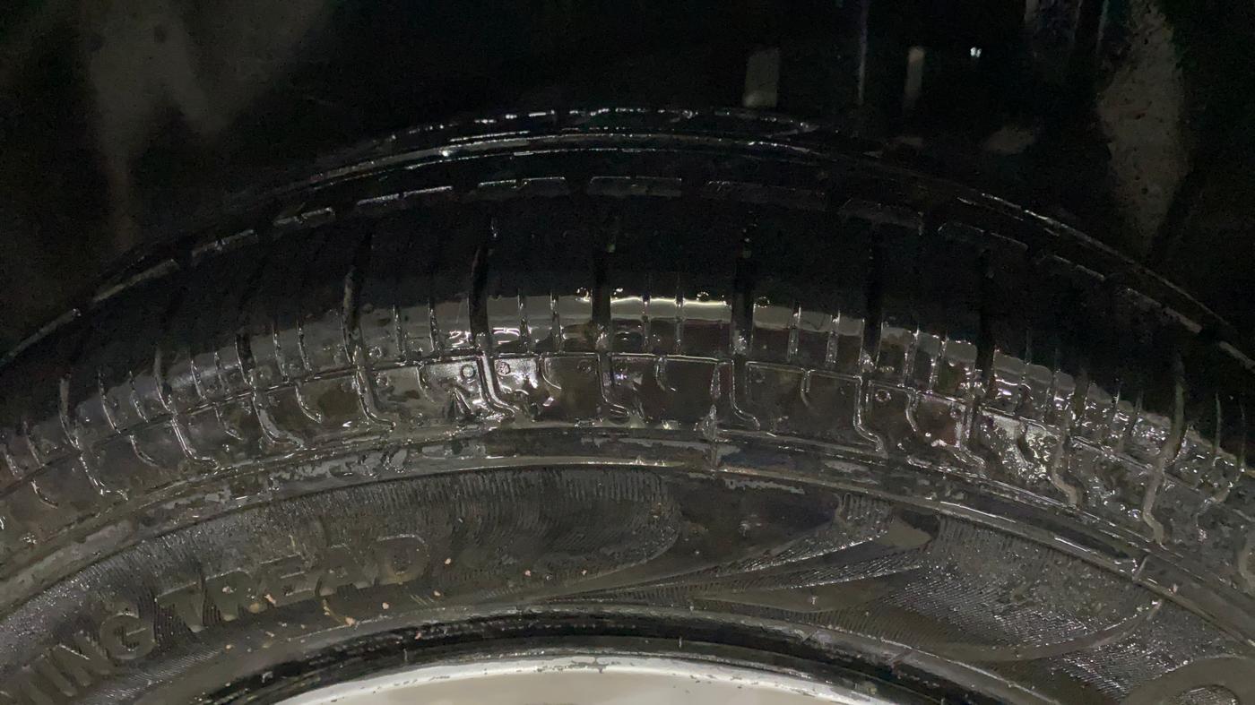2017 Maruti Swift VXI O, CNG, Manual, 1,20,150 km, Left Rear Tyre Tread