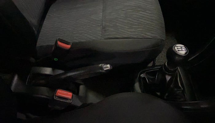 2017 Maruti Swift VXI O, CNG, Manual, 1,20,150 km, Gear Lever