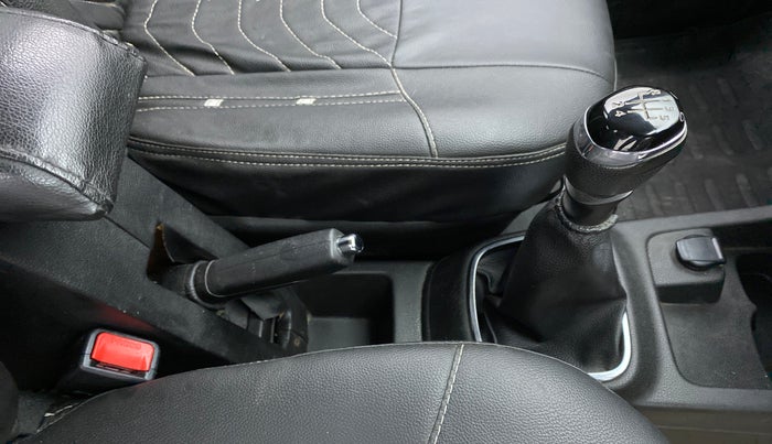 2018 Renault Kwid 1.0 RXT Opt, Petrol, Manual, 31,610 km, Gear Lever