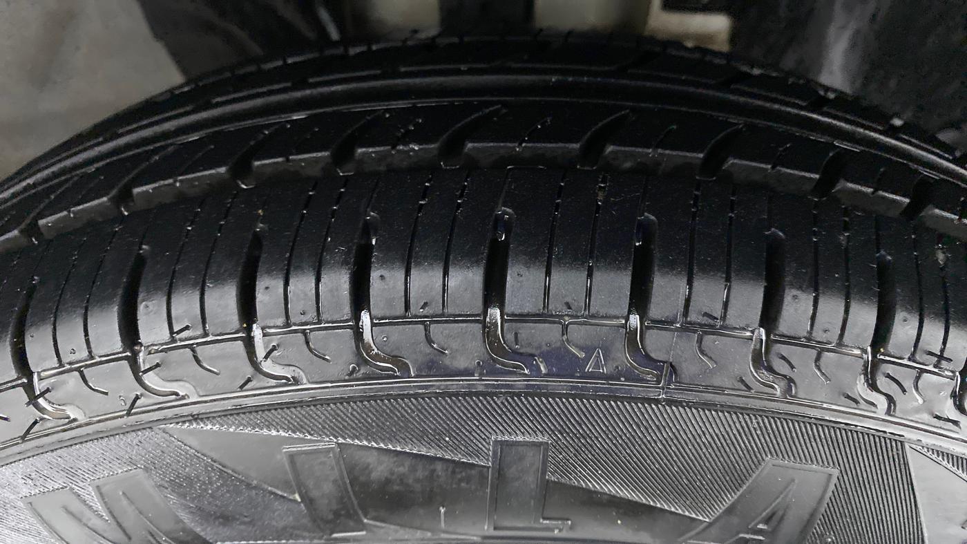 2018 Renault Kwid 1.0 RXT Opt, Petrol, Manual, 31,610 km, Right Front Tyre Tread