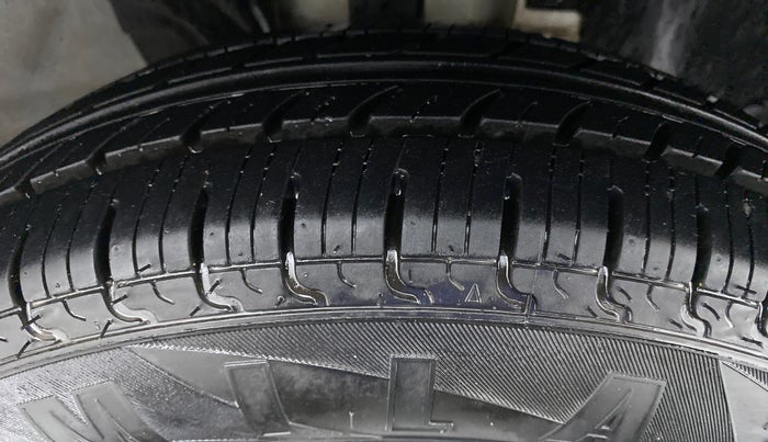 2018 Renault Kwid 1.0 RXT Opt, Petrol, Manual, 31,610 km, Right Front Tyre Tread
