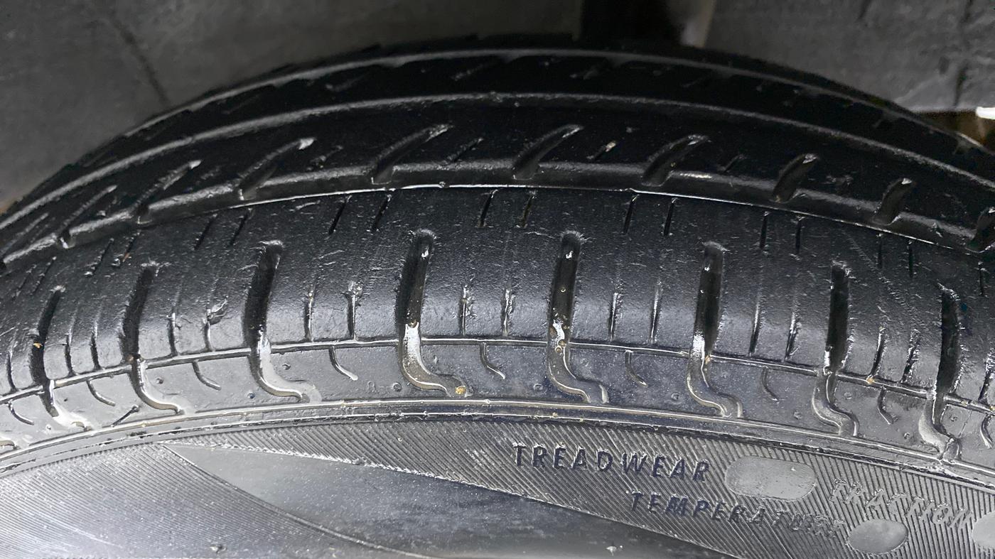 2018 Renault Kwid 1.0 RXT Opt, Petrol, Manual, 31,610 km, Left Rear Tyre Tread