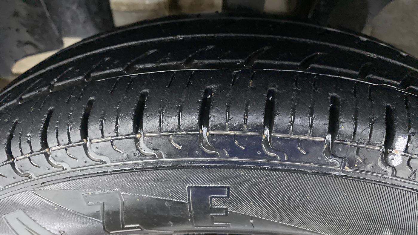 2018 Renault Kwid 1.0 RXT Opt, Petrol, Manual, 31,610 km, Left Front Tyre Tread