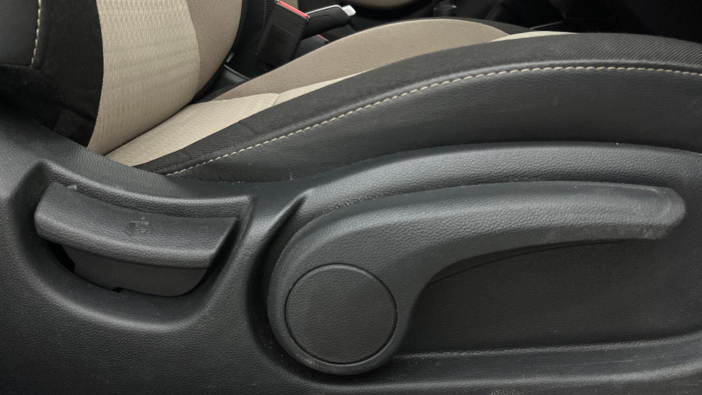 2020 Hyundai Elite i20 SPORTZ PLUS 1.2, Petrol, Manual, 10,035 km, Driver Side Adjustment Panel