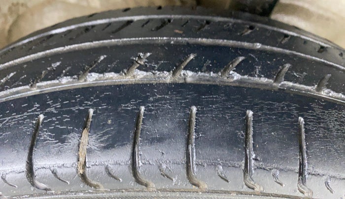2014 Maruti Wagon R 1.0 LXI CNG, CNG, Manual, 58,861 km, Right Front Tyre Tread