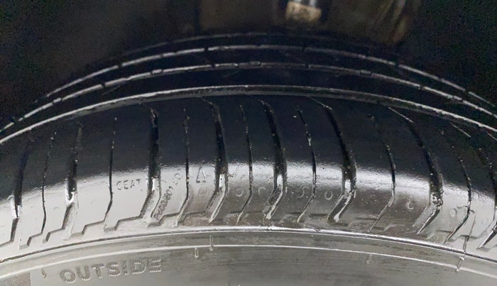 2022 Volkswagen VIRTUS HIGHLINE TSI 1.0 AT, Petrol, Automatic, 19,041 km, Left Front Tyre Tread
