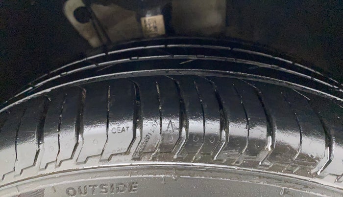 2022 Volkswagen VIRTUS HIGHLINE TSI 1.0 AT, Petrol, Automatic, 19,041 km, Right Front Tyre Tread
