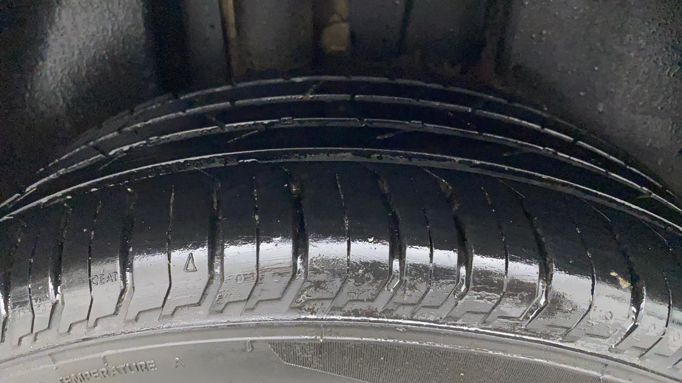 2022 Volkswagen VIRTUS HIGHLINE TSI 1.0 AT, Petrol, Automatic, 19,041 km, Right Rear Tyre Tread