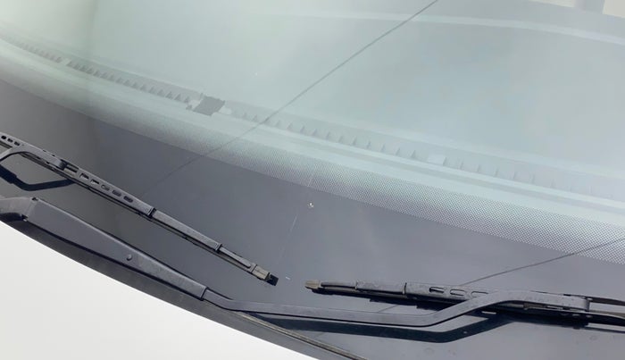 2022 Volkswagen VIRTUS HIGHLINE TSI 1.0 AT, Petrol, Automatic, 19,041 km, Front windshield - Minor spot on windshield