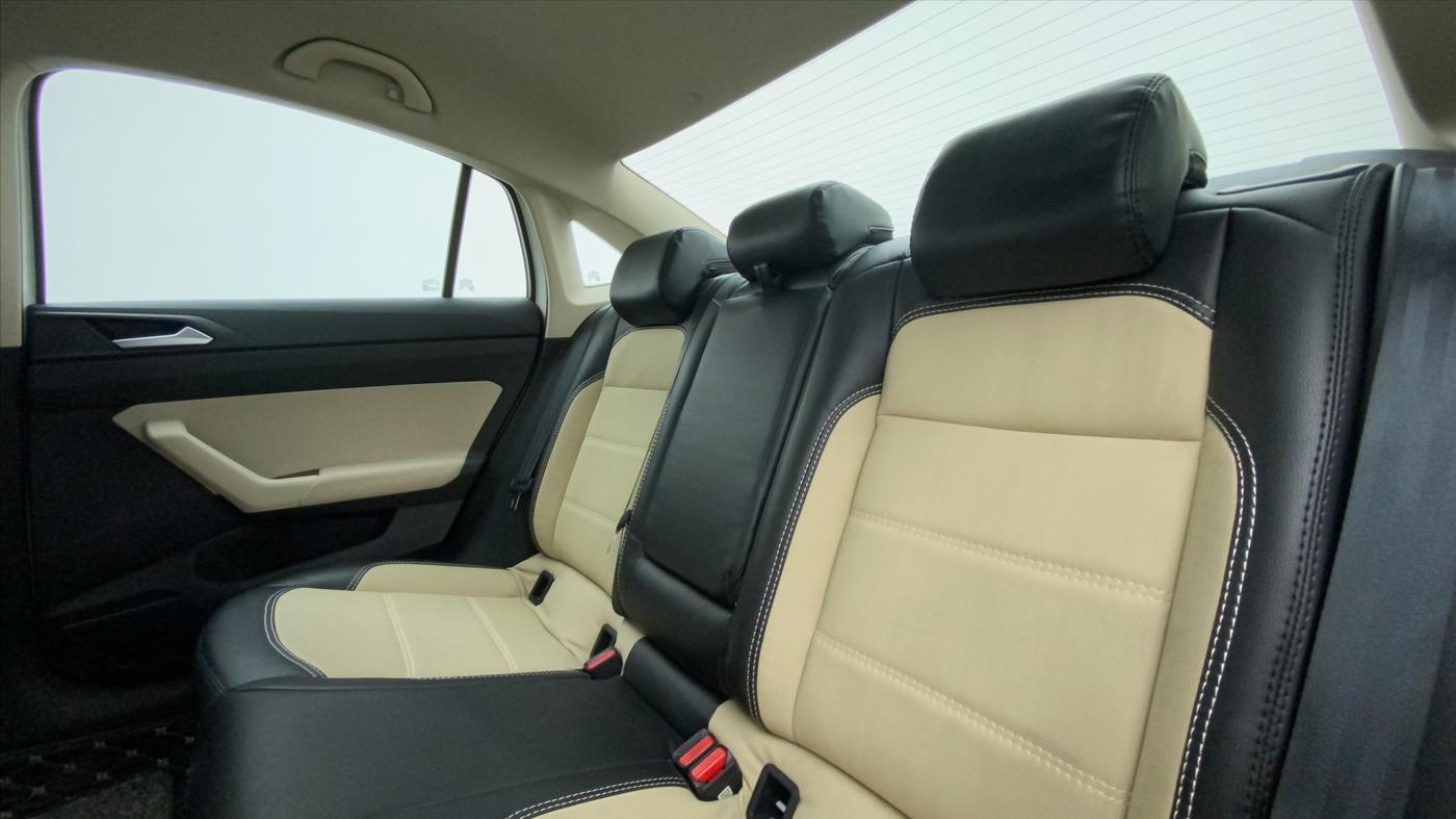2022 Volkswagen VIRTUS HIGHLINE TSI 1.0 AT, Petrol, Automatic, 19,041 km, Right Side Rear Door Cabin
