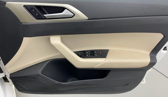 2022 Volkswagen VIRTUS HIGHLINE TSI 1.0 AT, Petrol, Automatic, 19,041 km, Driver Side Door Panels Control