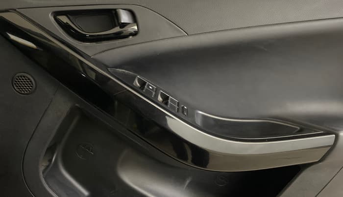 2022 Tata NEXON XZ PLUS PETROL KAZIRANGA, Petrol, Manual, 1,03,485 km, Driver Side Door Panels Control