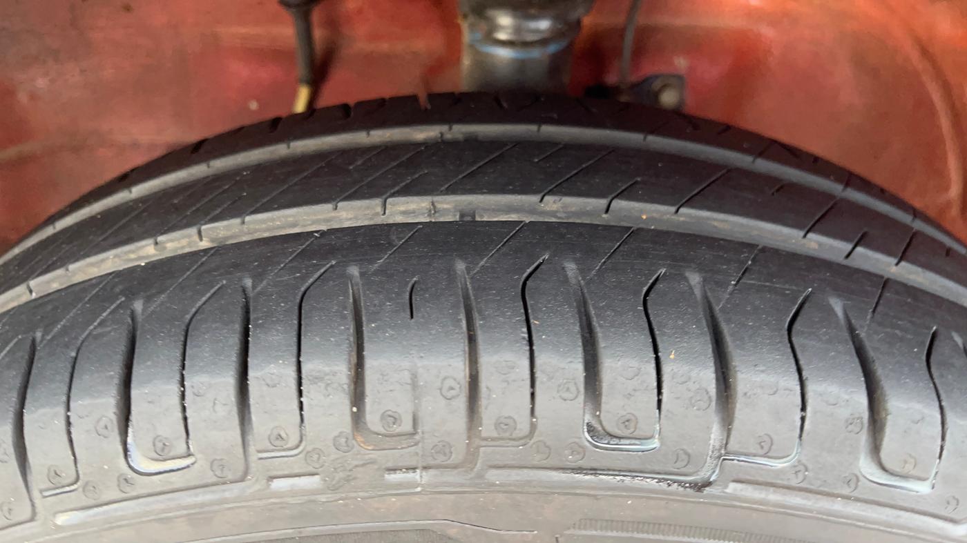 2017 Maruti Wagon R 1.0 VXI (O) AMT, Petrol, Automatic, 30,577 km, Left Front Tyre Tread