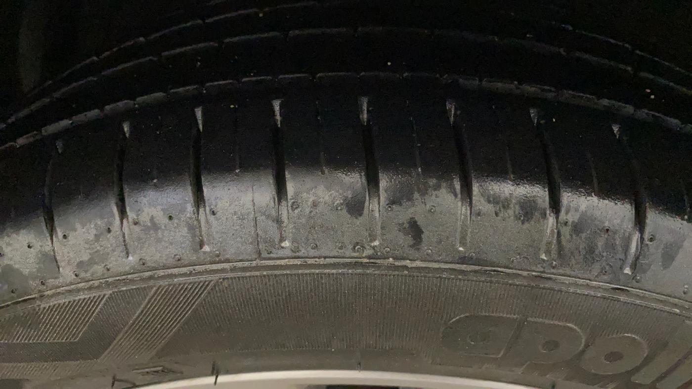 2016 Maruti Ciaz ZXI+ AT, Petrol, Automatic, 80,669 km, Left Front Tyre Tread