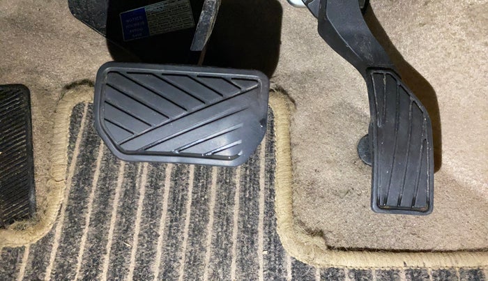 2016 Maruti Ciaz ZXI+ AT, Petrol, Automatic, 80,619 km, Pedals