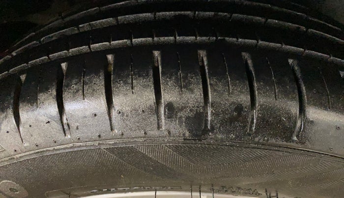 2016 Maruti Ciaz ZXI+ AT, Petrol, Automatic, 80,619 km, Right Rear Tyre Tread