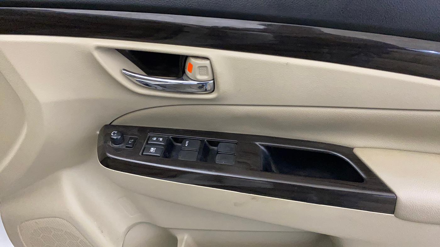 2016 Maruti Ciaz ZXI+ AT, Petrol, Automatic, 80,669 km, Driver Side Door Panels Control