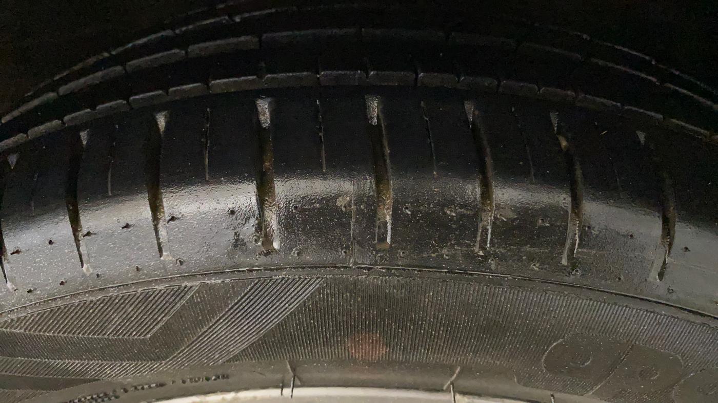 2016 Maruti Ciaz ZXI+ AT, Petrol, Automatic, 80,669 km, Right Front Tyre Tread