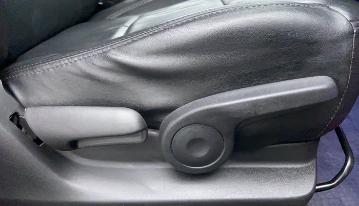 2017 Maruti S Cross ZETA 1.3, Diesel, Manual, 32,734 km, Driver Side Adjustment Panel