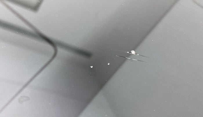 2019 Mahindra XUV500 W9, Diesel, Manual, 93,825 km, Front windshield - Minor spot on windshield