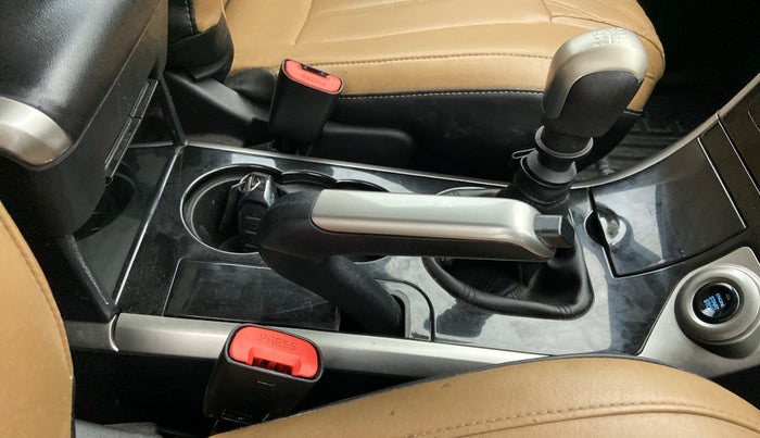 2019 Mahindra XUV500 W9, Diesel, Manual, 93,825 km, Gear Lever