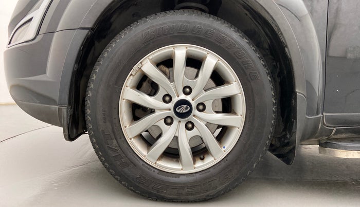 2019 Mahindra XUV500 W9, Diesel, Manual, 93,825 km, Left Front Wheel