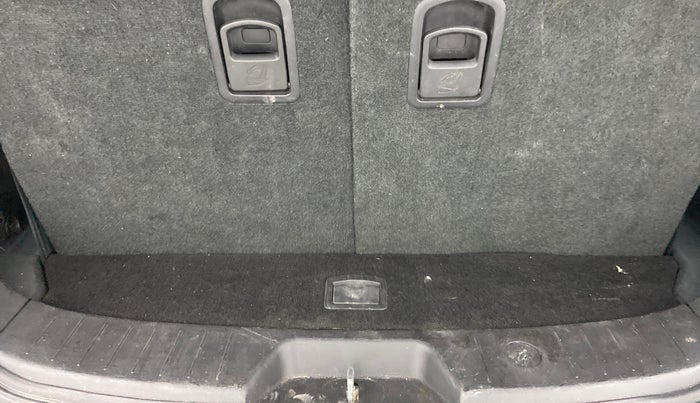 2019 Mahindra XUV500 W9, Diesel, Manual, 93,825 km, Boot Inside