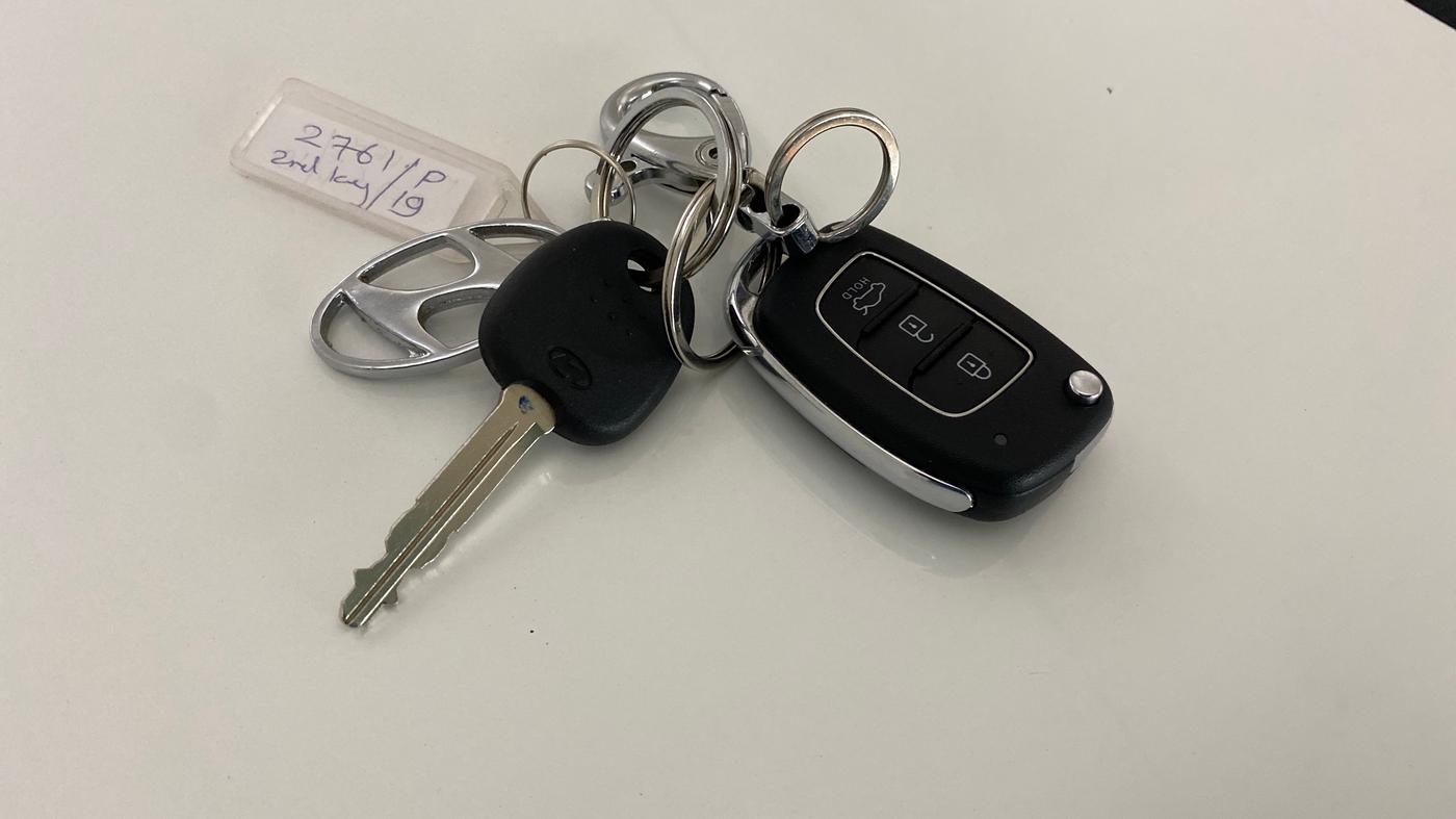 2024 Hyundai EXTER SX 1.2 AMT DUAL TONE, Petrol, Automatic, 18,660 km, Key Close Up
