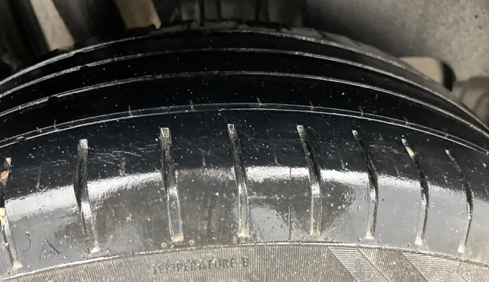 2019 Maruti Swift ZXI AMT, Petrol, Automatic, 38,693 km, Right Rear Tyre Tread