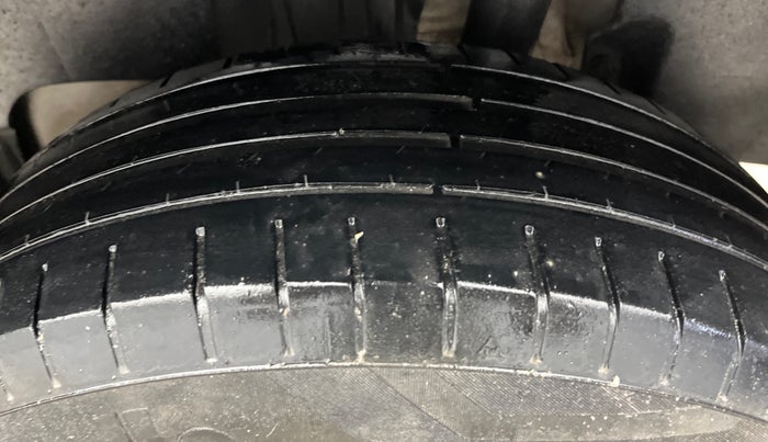 2019 Maruti Swift ZXI AMT, Petrol, Automatic, 38,693 km, Left Rear Tyre Tread