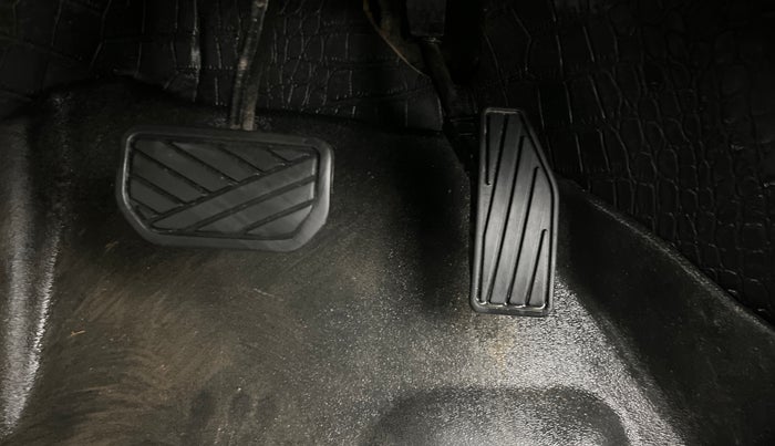 2019 Maruti Swift ZXI AMT, Petrol, Automatic, 38,693 km, Pedals